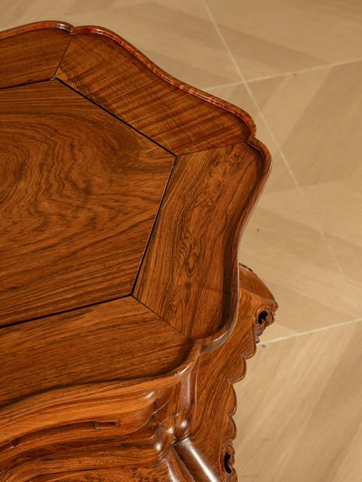 二十世纪	黄花梨高束腰三弯腿六足带托泥香几（一对） 商品图3