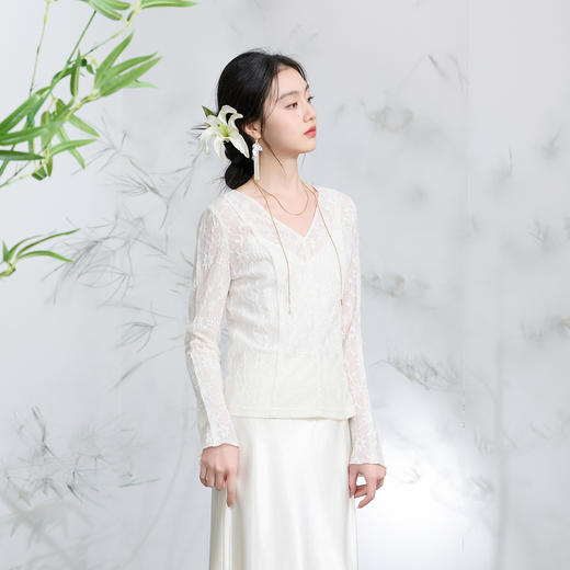 三彩【烟雨初霁】2026春季新款新中式小衫V领不规则长袖上衣C 商品图3