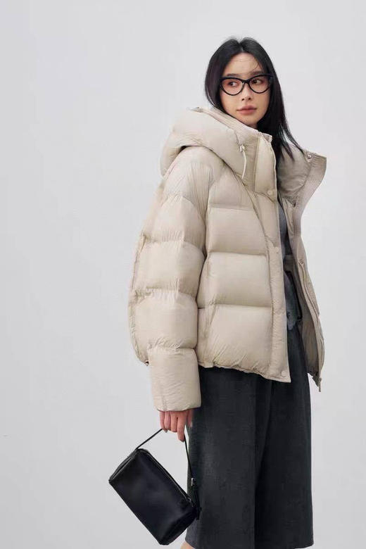 经典泡芙短款连帽羽绒棉服 商品图1