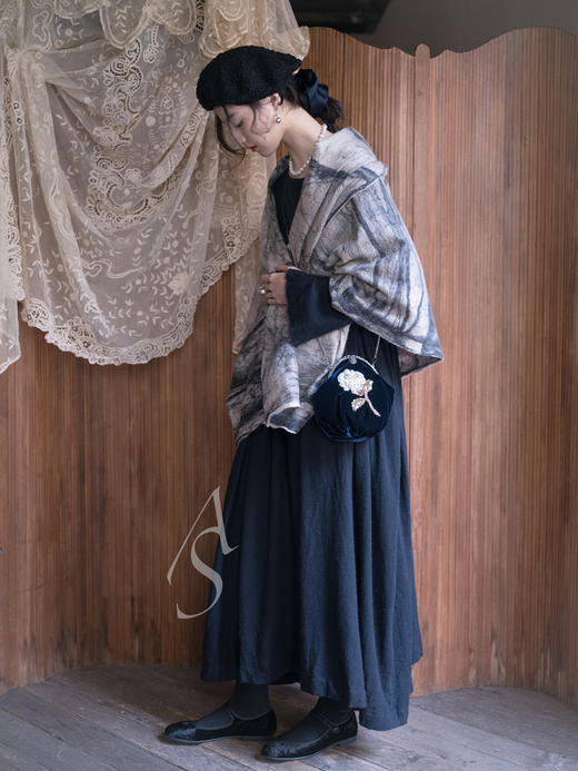 Silvana Manetti 米黑烟雾丝羊毛手工毡艺披肩 商品图4