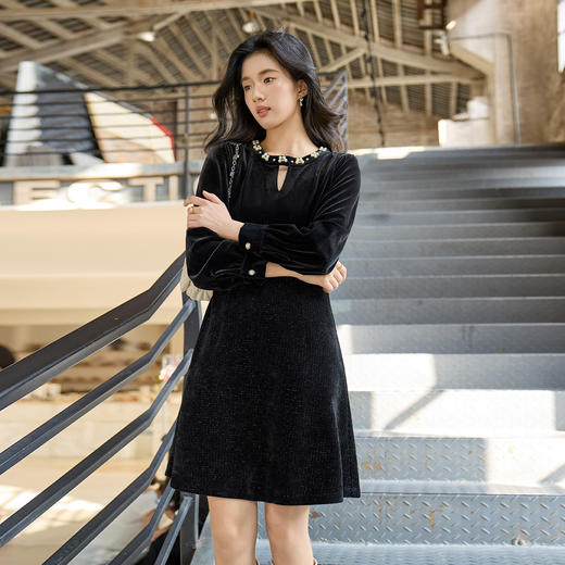 奢姿大码女装2025冬季减龄钉珠镂空连衣裙胖妹妹时尚丝绒拼接裙子3254803786 商品图4