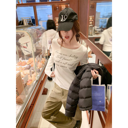 【110元任选2件】现货！韩系一字领长袖t恤 商品图4