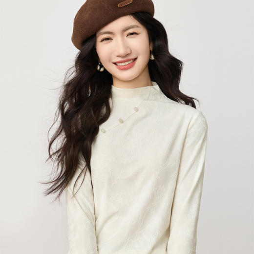 【12/31新品】熙世界国风浮雕提花半高领打底衫女秋冬内搭猫眼珠扣长袖T恤上衣 商品图3