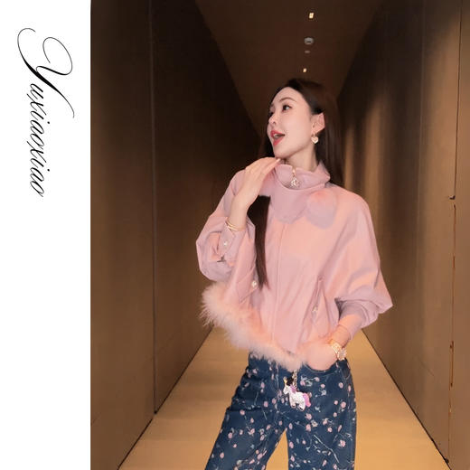 余潇潇【派克情书】立领蝙蝠袖可拆卸狐狸毛球领袢90绒皮衣羽绒外套 商品图2