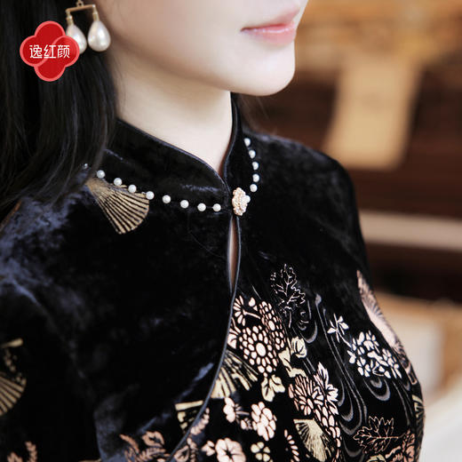 逸红颜《密扇》2026迎新春新品定位剪裁烫金丝绒高货手工旗袍女 商品图3
