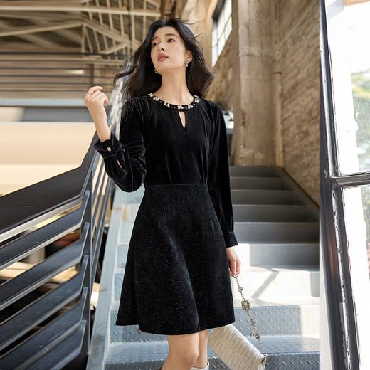 奢姿大码女装2025冬季减龄钉珠镂空连衣裙胖妹妹时尚丝绒拼接裙子3254803786 商品图1