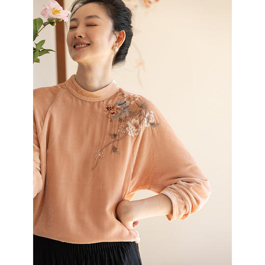 牧衣游原创 丝绒手工刺绣衬衫新款通勤优雅复古新中式上衣 幸禾 商品图2