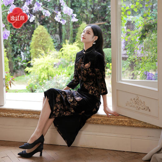 逸红颜《密扇》2026迎新春新品定位剪裁烫金丝绒高货手工旗袍女 商品图2