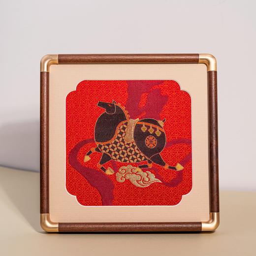 万事利 方形织锦镜框画 摆件 【神驹献宝款】18*18cm 新年送礼自用 商品图2