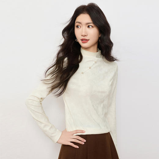 【12/31新品】熙世界国风浮雕提花半高领打底衫女秋冬内搭猫眼珠扣长袖T恤上衣 商品图4