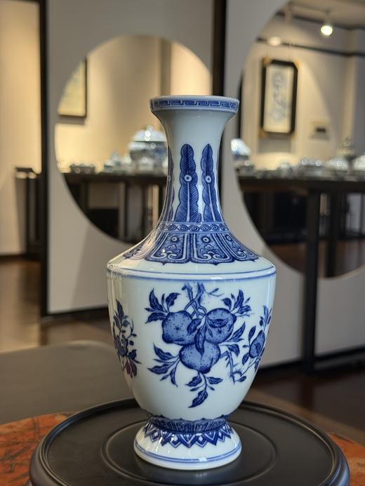 青花三多方肩瓶 商品图0