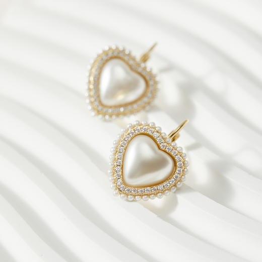 三彩2026新款爱心珍珠镶锆石耳环轻奢复古小香风甜酷贵气约会派对 商品图4