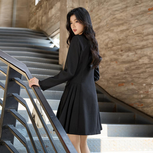 奢姿大码女装2025冬季减龄蝴蝶结连衣裙胖妹妹纽扣时尚轻奢裙子 商品图3