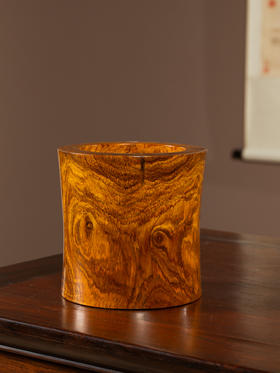 黄花梨束腰笔筒