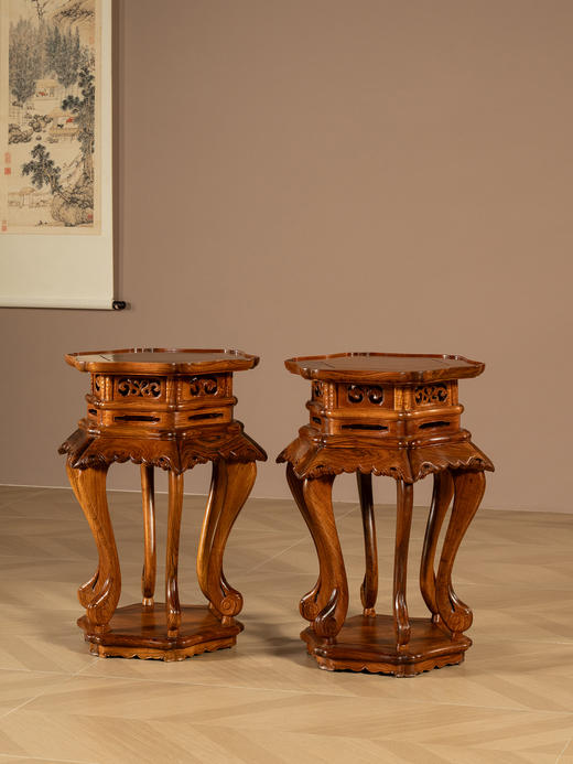 二十世纪	黄花梨高束腰三弯腿六足带托泥香几（一对） 商品图0