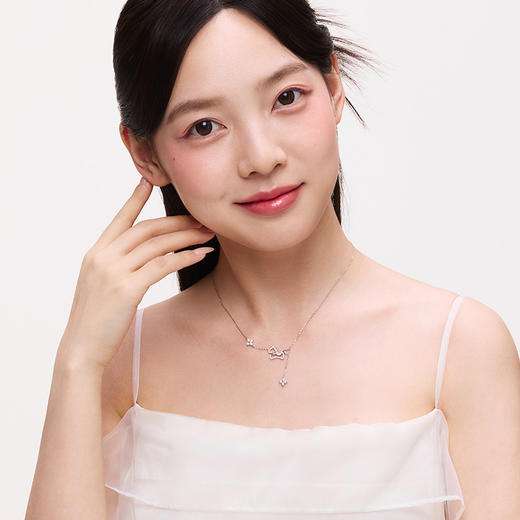 【马年限定】 卡蒂罗KADER 马上幸运项链 本命年新中式国潮轻奢原创小众设计流苏四叶草通勤百搭生肖锁骨链 好运 项链 女款 银色 礼盒款 商品图4