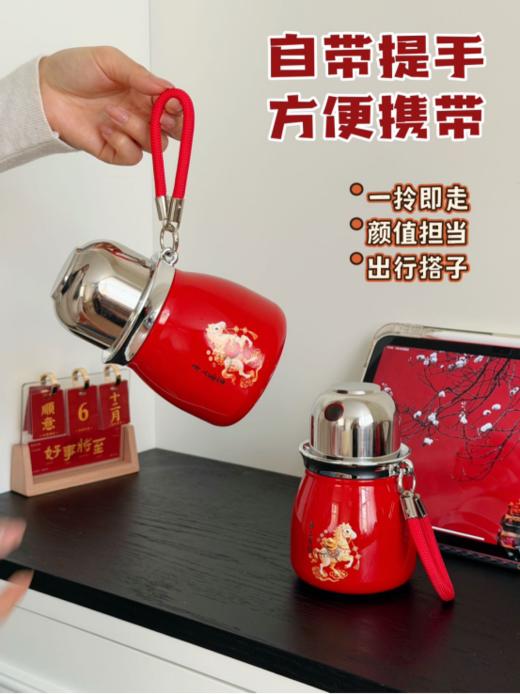 💯【ZAOYU马年定制福禄保温杯】以喜庆红杯身配萌趣小马🐎图案 💥380ml轻量机身搭配提绳 随行无负担！！ 商品图5
