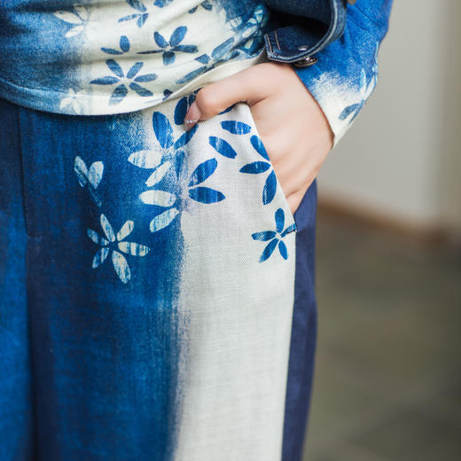 【林栖设计小店】【林栖推荐】（现货）2026早春天丝亚麻印花蓝白渐变落英缤纷阔腿裤N1961201 商品图7