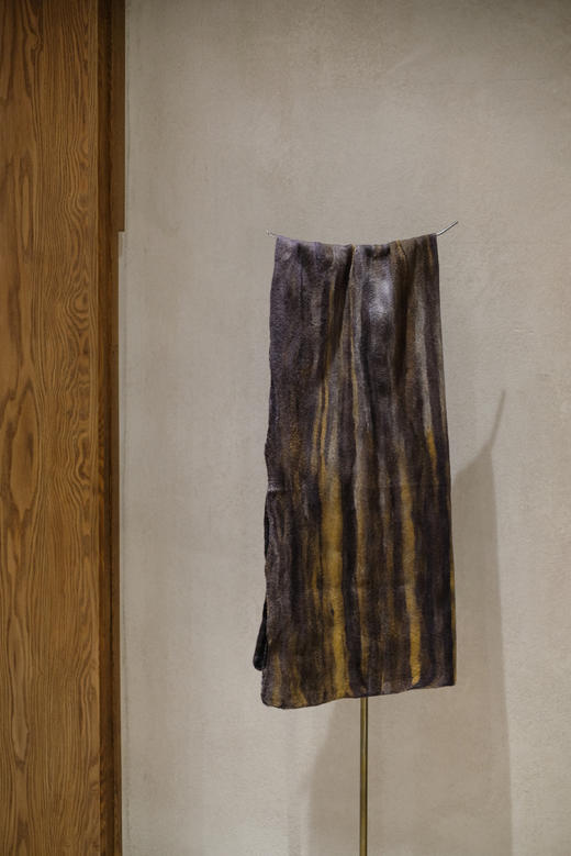 Silvana Manetti 泥灰色真丝羊毛手工毡艺披肩 商品图12