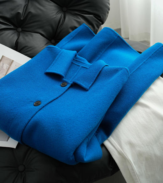 特定克莱因蓝显白5%羊绒95%绵羊毛双面纯手工大衣 商品图11