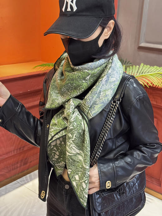 秋冬特惠💰420 爱马仕围巾 秋冬抢先 上新【双面同色丝毛方巾】手工卷边山羊绒和真丝混纺披肩 商品图2