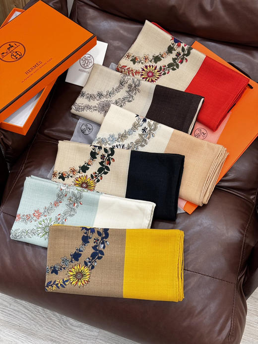 秋冬特惠💰420 爱马仕围巾 “华丽的缰辔花卉版”丝毛方巾【丝毛双面同色披肩】手工卷边丝毛方巾 商品图3