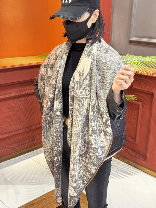 秋冬特惠💰420 爱马仕围巾 秋冬抢先 上新【双面同色丝毛方巾】手工卷边山羊绒和真丝混纺披肩 商品图0