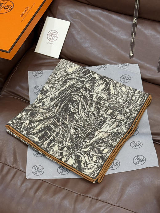 秋冬特惠💰420 爱马仕围巾 秋冬抢先 上新【双面同色丝毛方巾】手工卷边山羊绒和真丝混纺披肩 商品图4