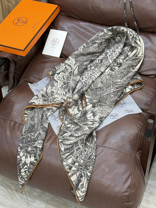 秋冬特惠💰420 爱马仕围巾 秋冬抢先 上新【双面同色丝毛方巾】手工卷边山羊绒和真丝混纺披肩 商品图5