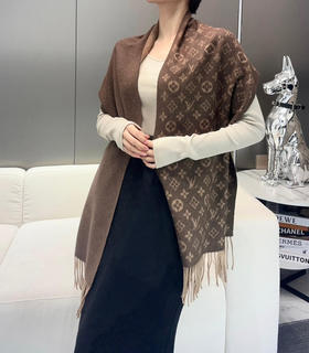 秋冬特惠💰240  LV围巾 高版本，来了，超级中意非常稳我们的男款围巾且买且珍惜
