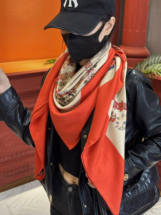 秋冬特惠💰420 爱马仕围巾 “华丽的缰辔花卉版”丝毛方巾【丝毛双面同色披肩】手工卷边丝毛方巾 商品图2