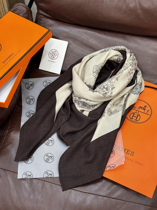 秋冬特惠💰420 爱马仕围巾 “华丽的缰辔花卉版”丝毛方巾【丝毛双面同色披肩】手工卷边丝毛方巾 商品图6