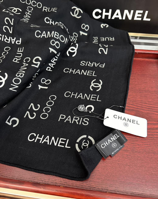 秋冬特惠💰400 香奈儿围巾【双面同色字母印花】太美了 经典茶花帽子 设计优雅风~ 商品图6