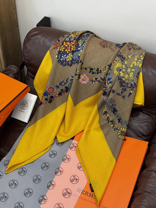 秋冬特惠💰420 爱马仕围巾 “华丽的缰辔花卉版”丝毛方巾【丝毛双面同色披肩】手工卷边丝毛方巾 商品图6