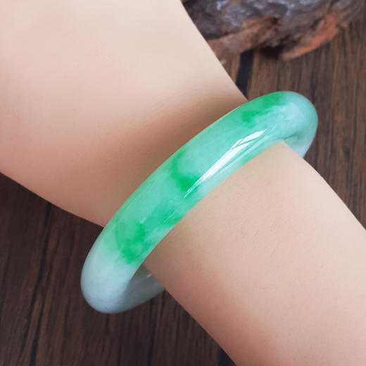 【天然正品】A货翡翠天然收藏级无纹裂细腻圆条糯种飘辣阳绿57号翡翠手镯301225NJM22 商品图10