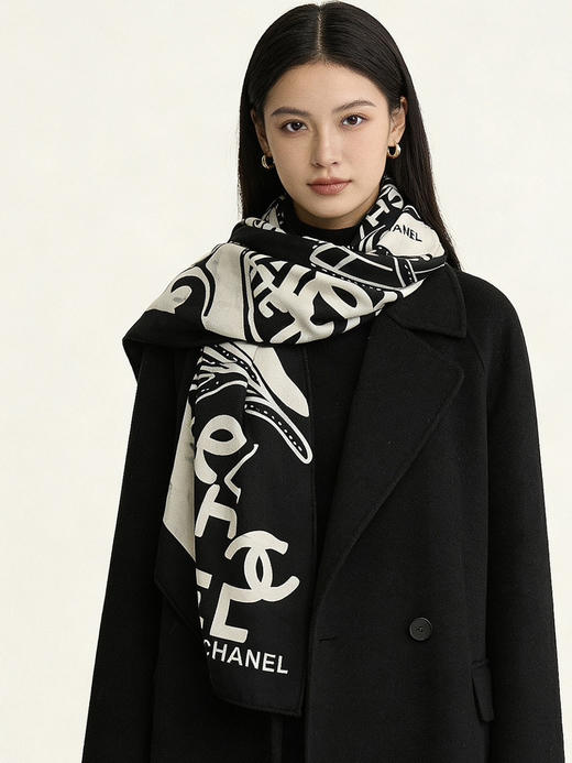 秋冬特惠💰430 香奈儿围巾【双面同色丝绒披肩】
此系列谱写一曲自由轻灵的赞歌 商品图0