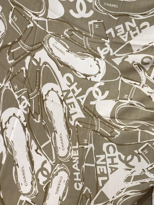 秋冬特惠💰430 香奈儿围巾【双面同色丝绒披肩】
此系列谱写一曲自由轻灵的赞歌 商品图7