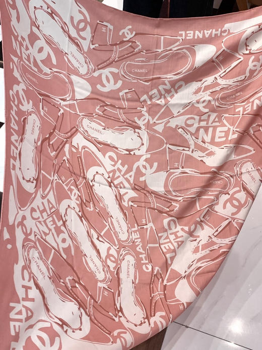 秋冬特惠💰430 香奈儿围巾【双面同色丝绒披肩】
此系列谱写一曲自由轻灵的赞歌 商品图7