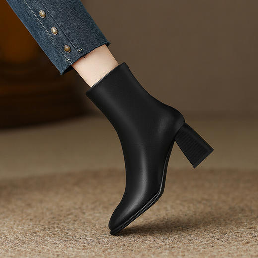 【预售5天】法式方头粗跟靴子女通勤百搭显瘦高跟小短靴DTN&A08-19 商品图1