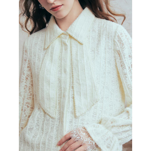 两三事 寂静云彩 2026春季新款复古蝴蝶结翻领镂空蕾丝长袖衬衫女 商品图2