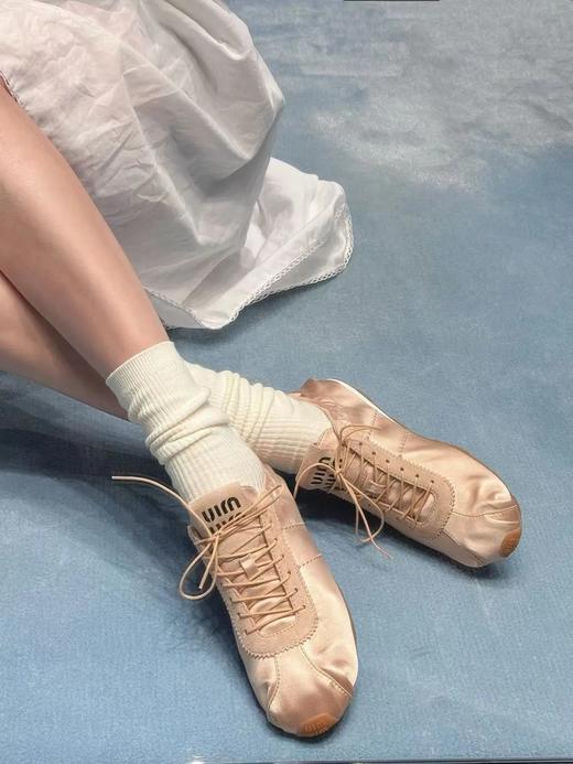 缪缪 缎面芭蕾德训鞋休闲鞋(DBG) 商品图6