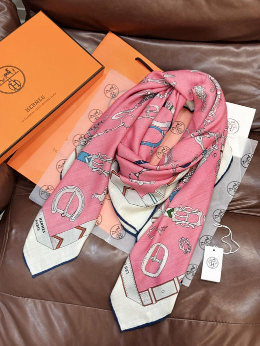 秋冬特惠💰420 爱马仕围巾 羊绒新款 买了都说好看 推荐 爱马仕双面同色羊绒方巾 商品图5