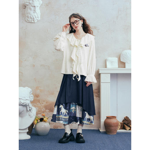 两三事梵高文艺蝴蝶挽风2026春新款甜美绣花荷叶边领蕾丝衫女宽松 商品图3