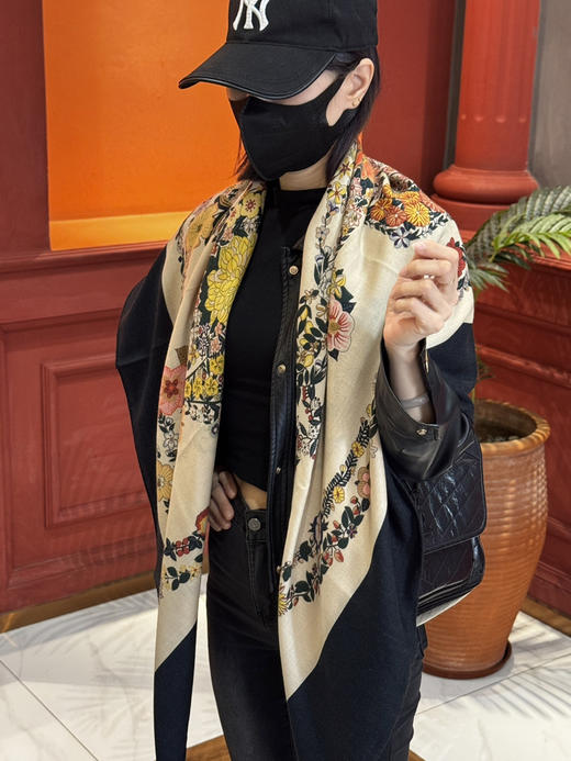 秋冬特惠💰420 爱马仕围巾 “华丽的缰辔花卉版”丝毛方巾【丝毛双面同色披肩】手工卷边丝毛方巾 商品图0
