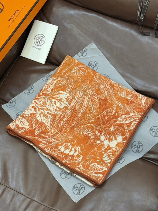 秋冬特惠💰420 爱马仕围巾 秋冬抢先 上新【双面同色丝毛方巾】手工卷边山羊绒和真丝混纺披肩 商品图4