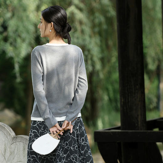 「自」全新升级【铂金会员146/天猫199/差价53】(41314)洛诗琳气质假两件打底衫女2026新款叠穿德绒显瘦保暖上衣 商品图3