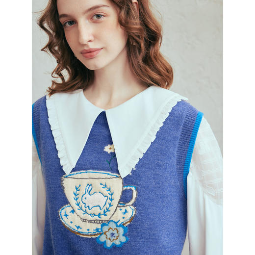 两三事 童话信使 2026春季新款趣味小兔子刺绣无袖针织衫女 商品图3