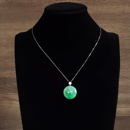 【天然正品】A货翡翠AU750白金镶钻镶天然细腻飘辣阳绿冰种平安扣翡翠吊坠项链链长：45CM（长度可调节）301225NJM19 商品图10