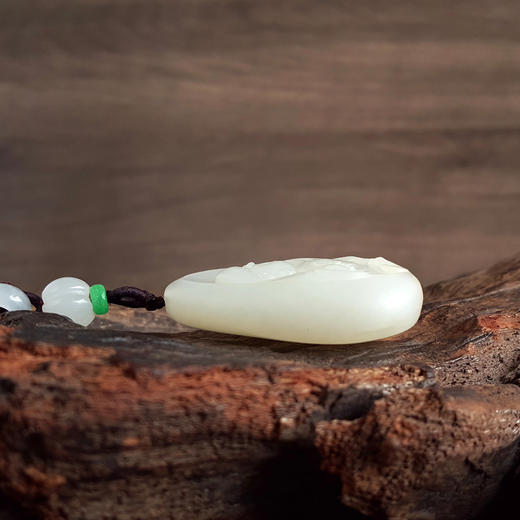 【天然正品】天然收藏级新疆籽料独籽细腻一级白油润度佳佛公和田玉吊坠项链 46.1*35.6*14.8MM(皆取最大值)301225NJM25 商品图8