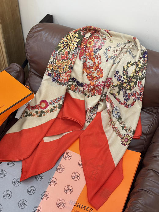 秋冬特惠💰420 爱马仕围巾 “华丽的缰辔花卉版”丝毛方巾【丝毛双面同色披肩】手工卷边丝毛方巾 商品图6